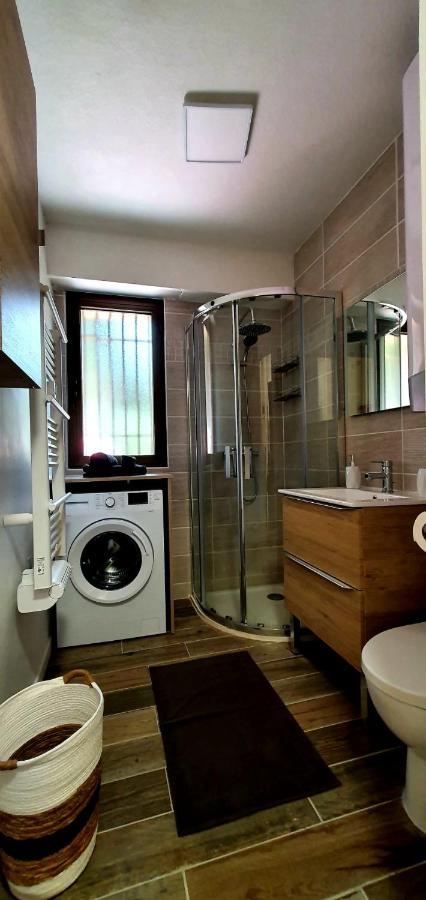 Appartement Exceptionnel Proche Avec Piscine, Parking Et Terrasse Nice